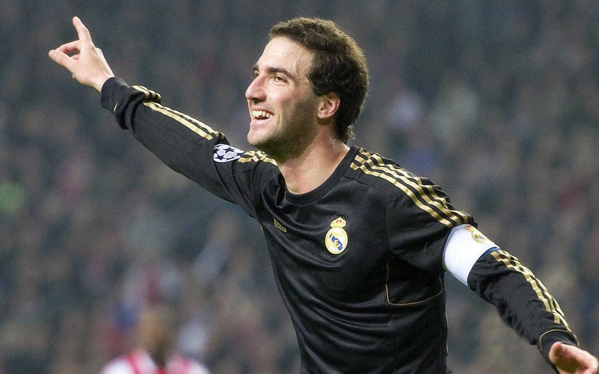 1425万泥头车超进化!邓弗里斯攻防一体引爆全场,2射1传率队狂飙突进